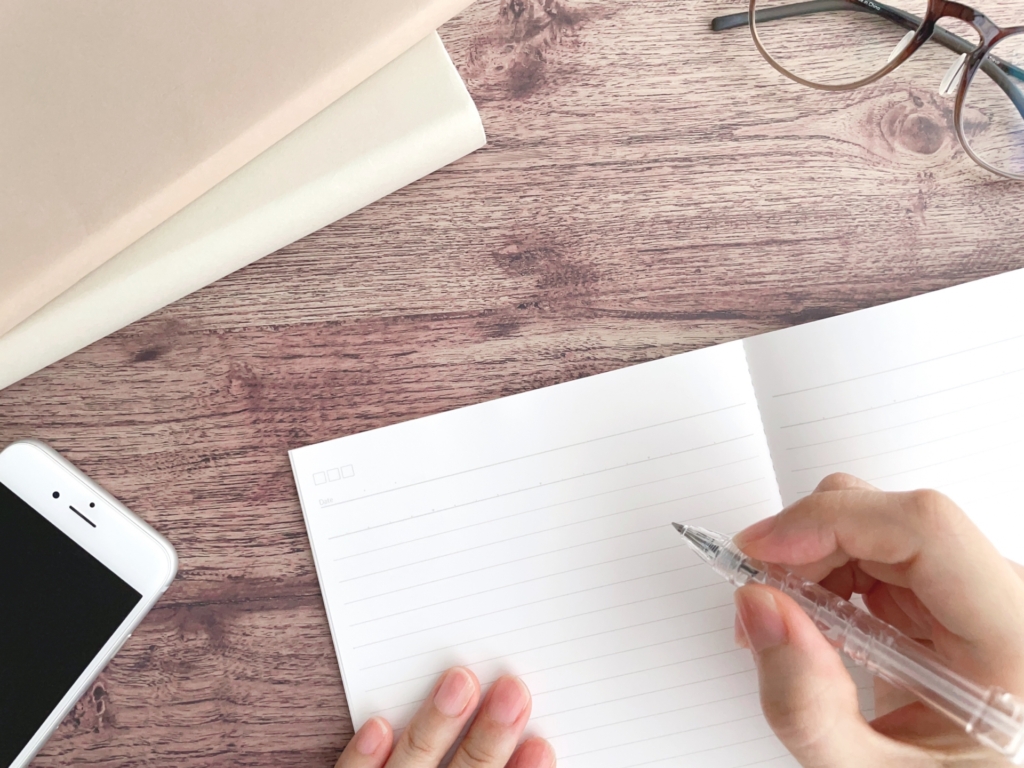 「エンディングノート」を書こう ~これまでの人生の振り返りと大切な人への想いを形に~